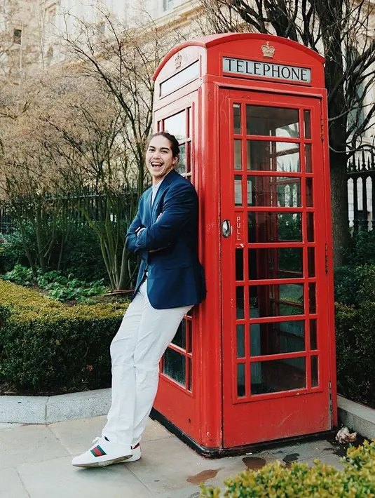 Seperti diketahui, di masa pandemi seperti sekarang ini bukan hal mudah untuk melakukan perjalanan ke luar negeri. Terbukti dengan yang terjadi pada anak Maia Estianty ini. (Instagram/elelrumi)