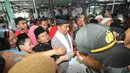 Kedatangan Joko Widodo disambut dengan ribuan santri Al-Muayyad. (Liputan6.com/Herman Zakharia)