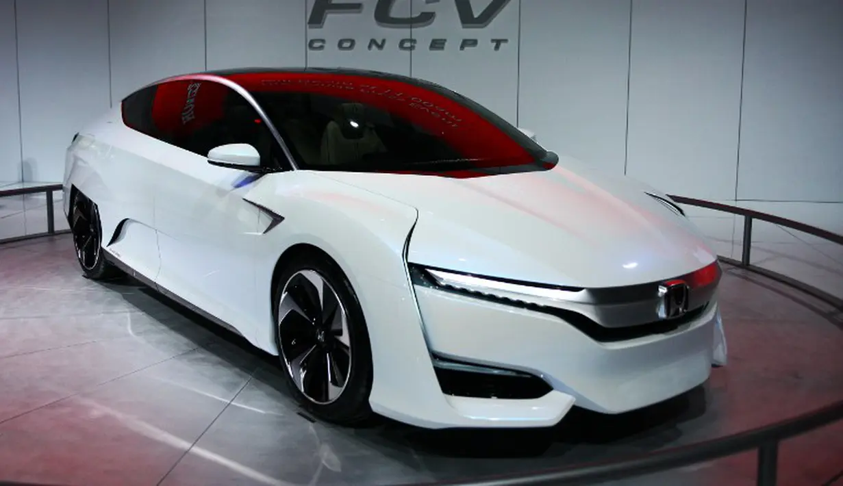 Mobil Honda FCV ditampilkan saat The North American International Auto Show di Detroit, Michigan, pada 13 Januari 2015. (AFP Photo/Jonathan Knight)