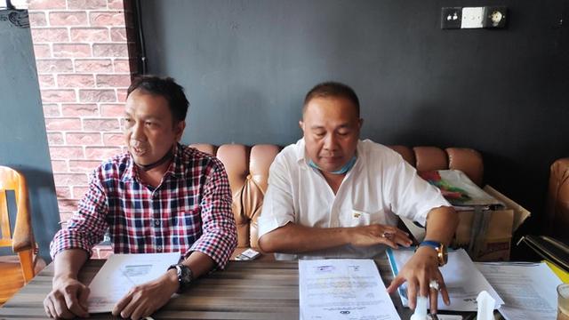 Nasabah BJB Pekanbaru, Arif Budiman (kiri), yang menjadi kejahatan perbankan oleh mantan manajer di bank tersebut.