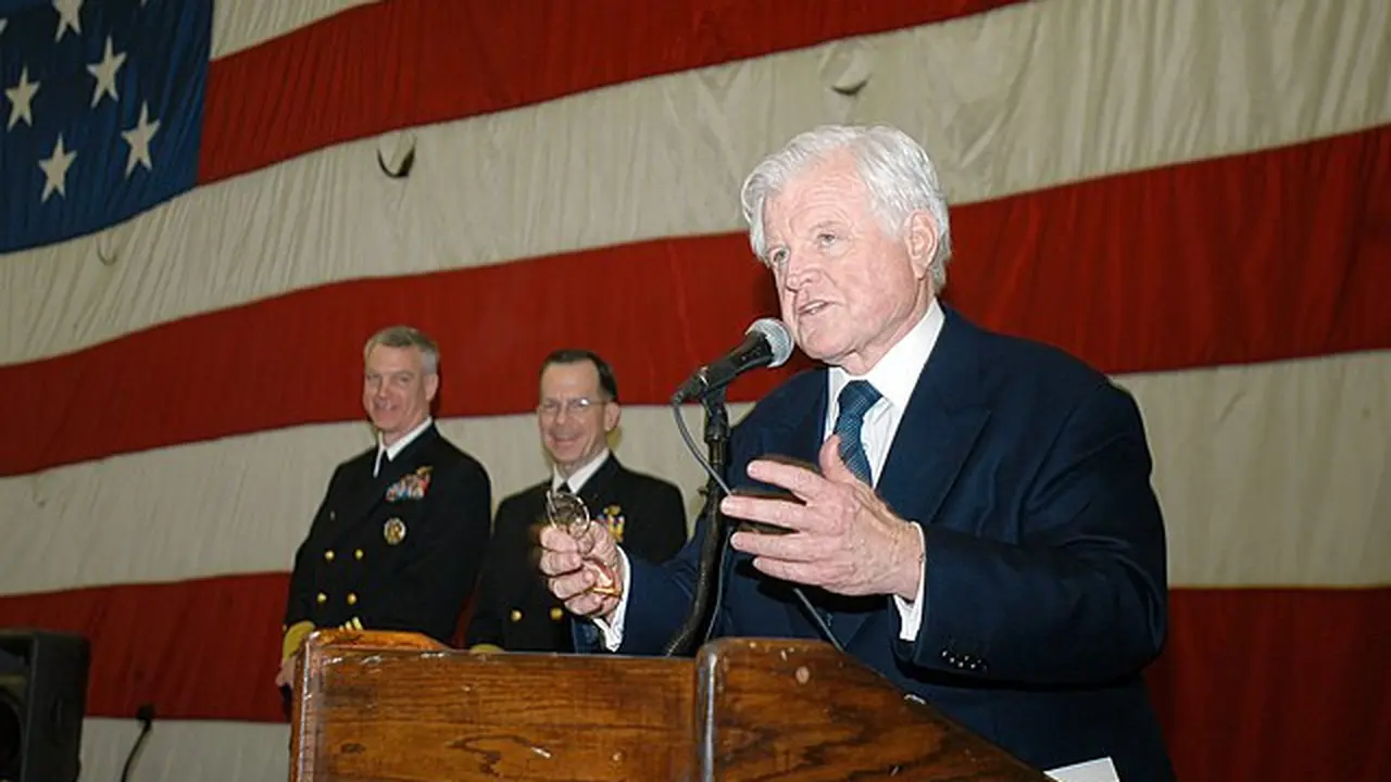Senator AS, Ted Kennedy (Sumber: Wikimedia Commons)