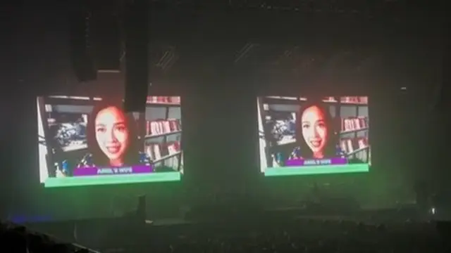 Potret Dea Ananda Temani Ariel Nidji saat Manggung. (instagram/dea_ananda)