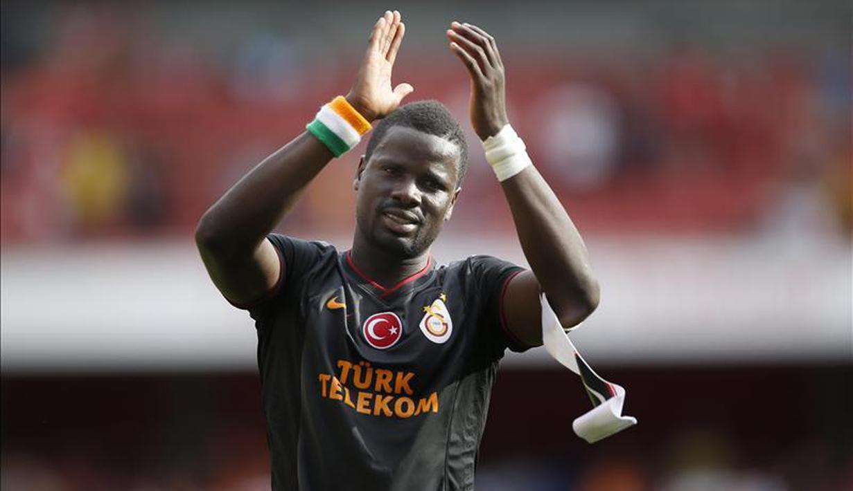 Emmanuel Eboue hijrah dari Arsenal ke Galatasaray pada tahun 2011. Eboue mempersembahkan dua gelar juara liga dan satu Piala Turki. (www.squawka.com)
