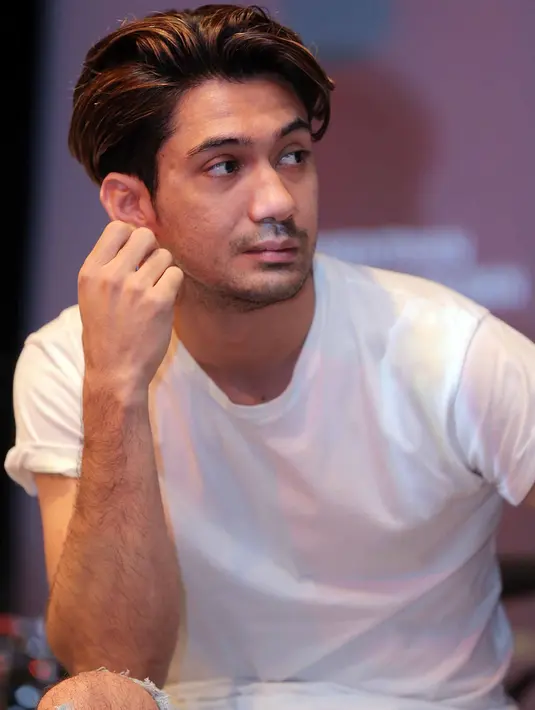 "My Stupid Boss berkesan dan membekas selama saya berkarir di dunia film 11 tahun. Buat saya peran itu membawa dampak yang luar biasa buat karir saya," aku Reza Rahadian, di Plaza Senayan, Jakarta Pusat, Jumat (28/10/2016). (Deki Prayoga/Bintang.com)