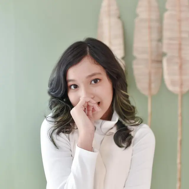Gaya Pemotretan Shakiena Azalea Putri Pasha Ungu, Rambutnya Curi Perhatian. (Sumber: Instagram/shakiena.azalea)