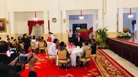 Presiden Jokowi bertemu dengan Joni Gala di Istana (Merdeka.com/ Titin Supriatin)