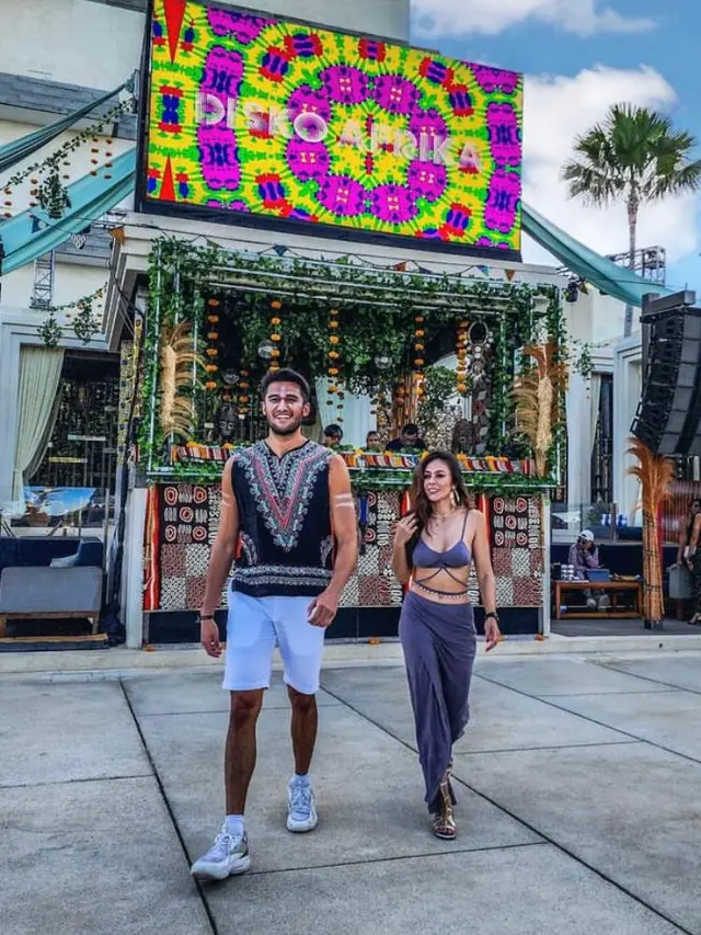 Gaya Liburan Wulan Guritno di Bali, Tampil dengan Bralette hingga V-neck Dress
