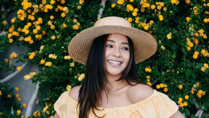 Tampil Pede dengan Warna Lipstik Apapun Seperti Nikita Willy