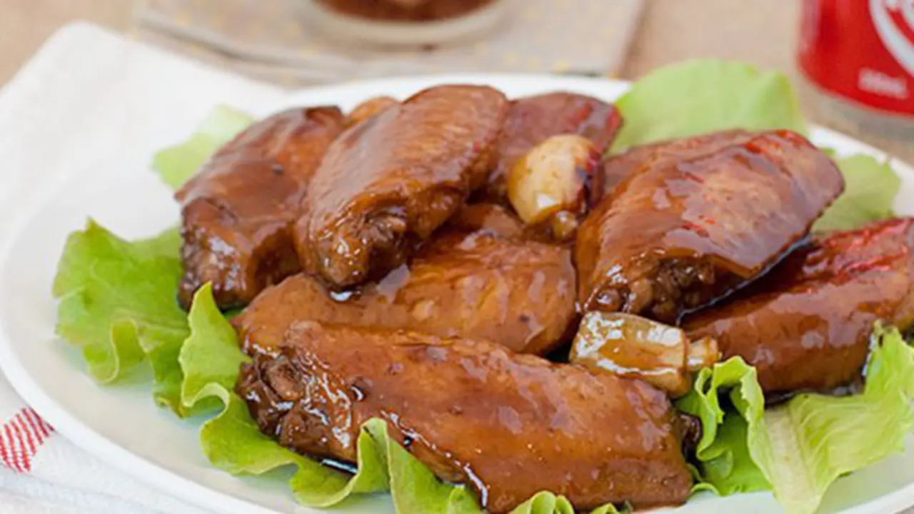 Cola tak cuma enak diminum, kamu bisa memanfaatkannya jadi bumbu masak/copyright: nobcook.com