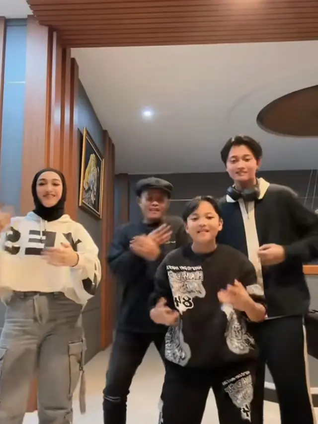 Sule dan Keluarga ke Luar Negeri
