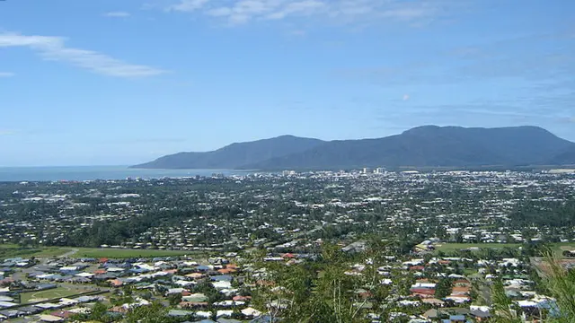 Cairns (Creative Commons)