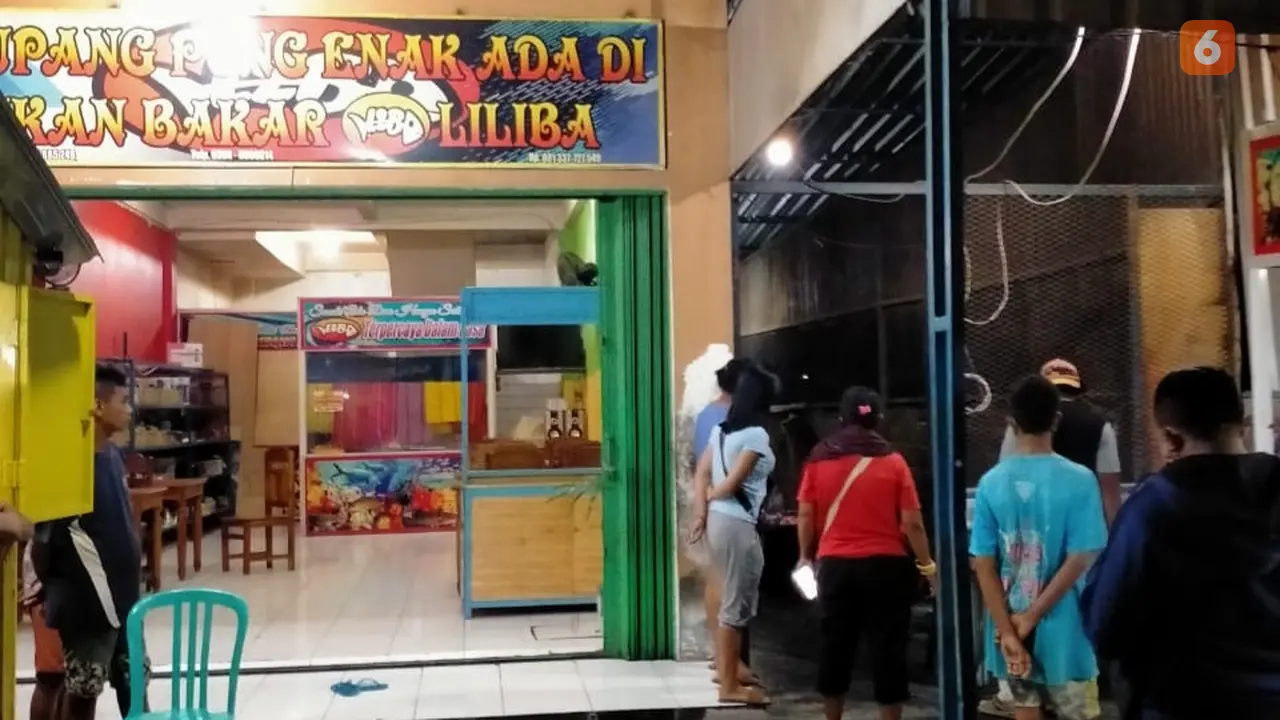 Makanan penuh belatung