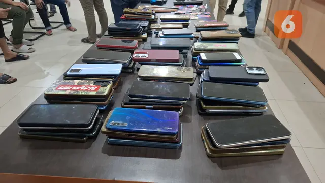 Barang bukti yang diamankan oleh TNI dari 40 terduga Passobis (Liputan6.com/Fauzan)