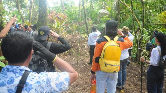 Persiapan pelaksanaan upacara HUT Kemerdekaan RI di Pulau Manado Tua.