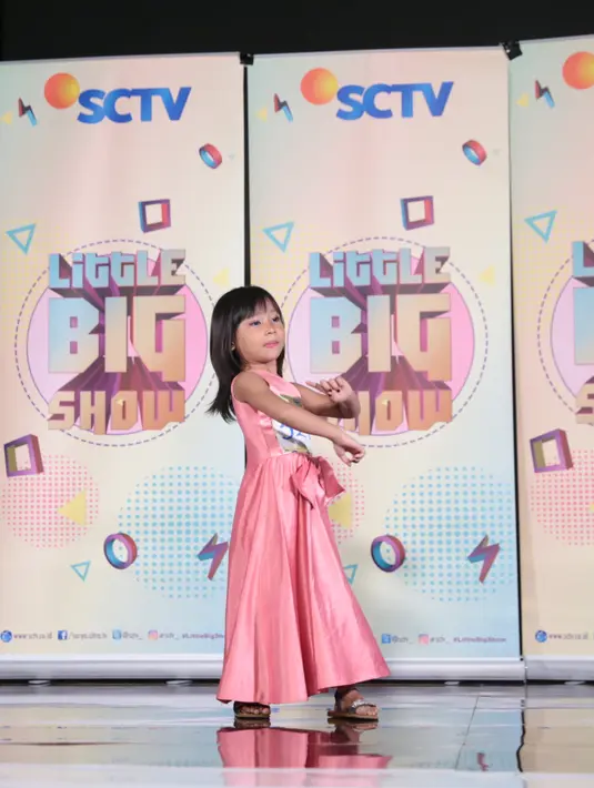 Audisi di Jakarta yang dibuka sejak pukul 07.00 diserbu para peserta. Aksi sulap, tari daerah, nyanyi dan masih banyak lagi bakat-bakat unik anak-anak ditunjukan saat audisi. (Adrian Putra/Bintang.com)