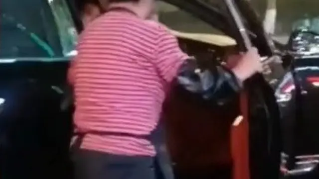 Wanita Kaya Kerja Jadi Tukang Cupir