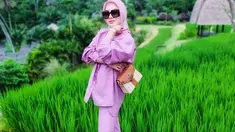 Syahrini memang senang bergaya penampilan yang glamor nan elegan. Seperti saat memakai outfit ungu yang kian menambah kesan menawan dari sosoknya. Pelantun lagu Cintaku Kandas ini kian terlihat kece ketika bergaya pakai kacamata hitam yang semakin menyempurnakan penampilannya. (Liputan6.com/IG/@princessyahrini)