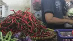 Sempat menginjak harga Rp 100.000 per kilogram (kg), saat ini harga cabai merah keriting terpantau sudah mengalami penurunan yang cukup signifikan di Pasar Malabar, Tangerang.