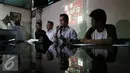Direktur LBH Jakarta, Algiffari Aqsa memberi keterangan saat jumpa pers di kantor LBH, Jakarta, Minggu (30/10). Dalam keterangan persnya, para aktivis mendesak Presiden Jokowi untuk segera mengungkap dokumen terkait kasus munir. (Liputan6.com/Johan Tallo)