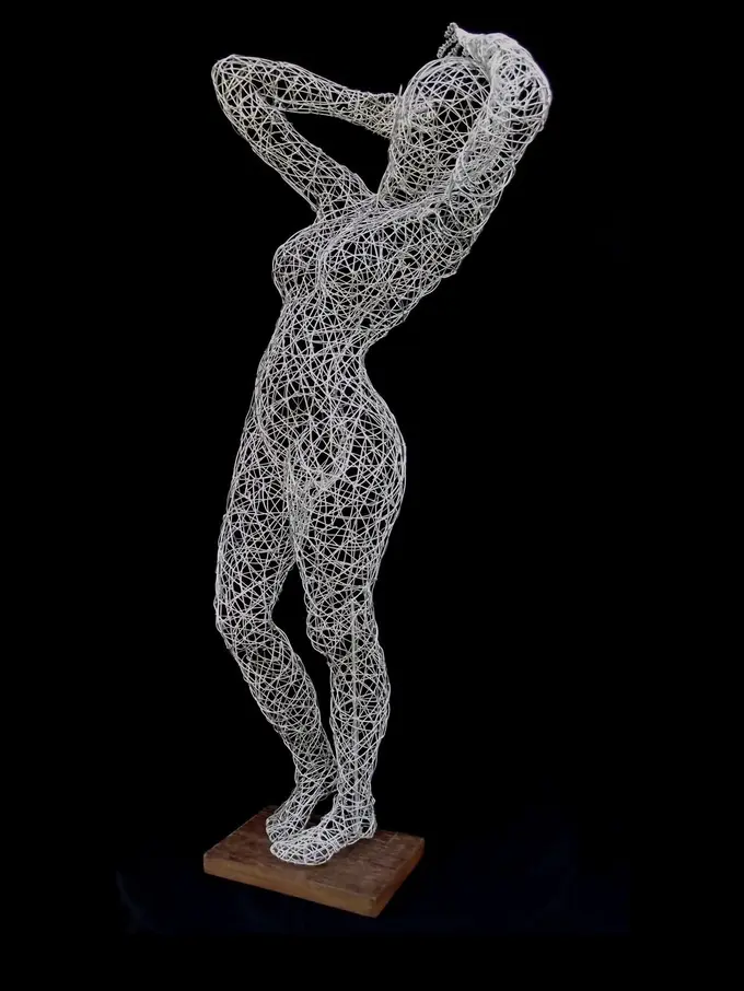 [Bintang] Bukan Kayu atau Logam, 10 Patung Ini Dibuat dari Rangkaian Kawat