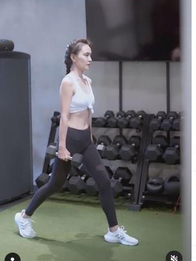 6 Potret Terbaru Shandy Aulia yang Disebut Makin Kurus