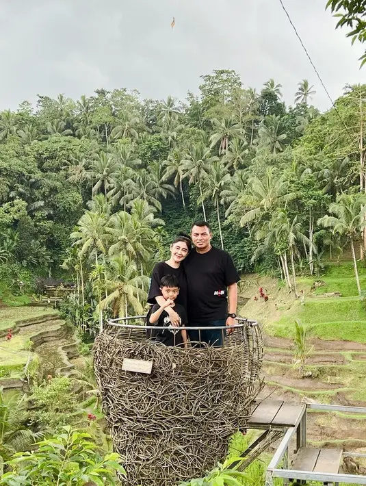 <p>Uut Permatasari tetap bersyukur karena masih banyak diberikan kenikmatan oleh Allah. Ia juga akan tetap berkarya tanpa melupakan kodratnya sebagai istri dan juga seorang ibu. [Instagram/uutpermatasari]</p>