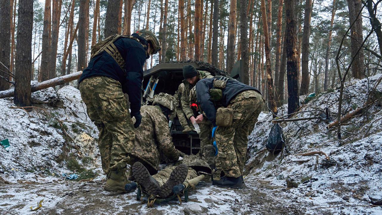 Perjuangan Tentara Medis Militer Ukraina di Medan Pertempuran Melawan Rusia
