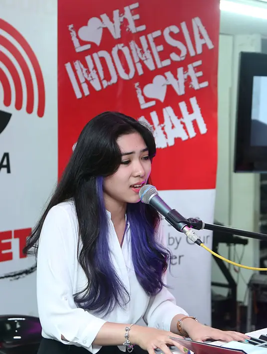 Peraih penghargaan Male/Female Solo Artist dan Best of The Best Newcomer ajang Anugerah Musik Indonesia 2015 ini tak merasakan perubahan pada dirinya meski telah terkenal apalagi ‘star syndrome’. (Deki Prayoga/Bintang.com)