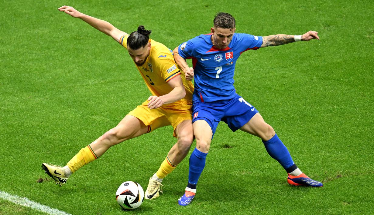 Dengan hasil ini, Rumania sukses memuncaki klasemen grup E Euro 2024 dengan 4 poin. (Kirill KUDRYAVTSEV / AFP)