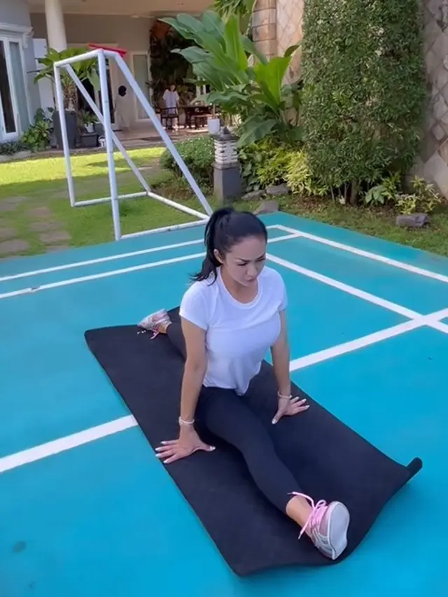 Krisdayanti berolahraga (Instagram/krisdayantilemos)