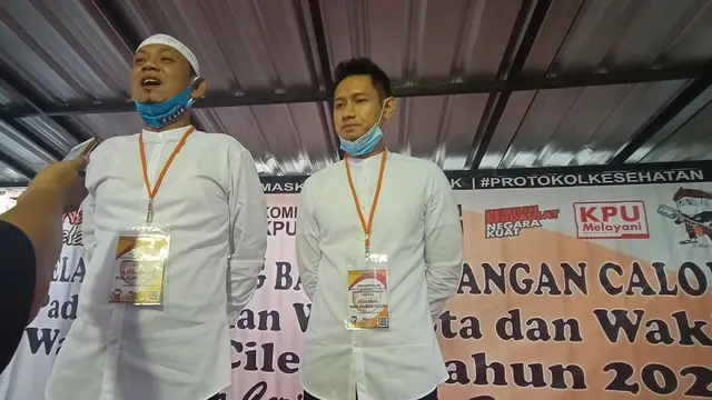 Pasangan Ali Mujahidin dan Lian Firman mendaftar Pilkada ke KPU Cilegon, Jumat (4/9/2020).