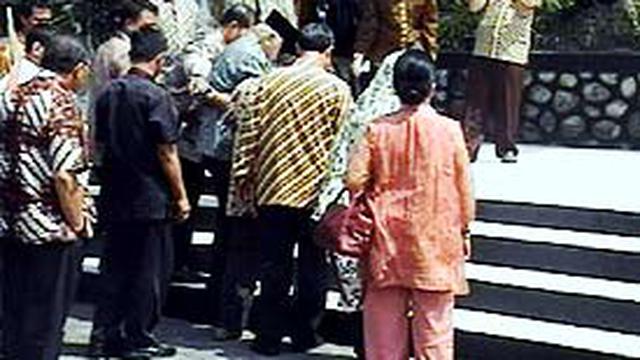 Soeharto Berziarah Ke Makam Orang Tua News Liputan6 Com