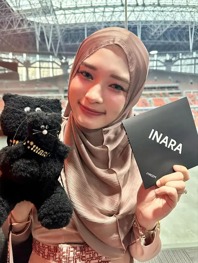Inara Rusli nonton Golden Disc Awards 2024 di Jakarta, Sabtu (6/1). [Foto: Instagram/mommy_starla]