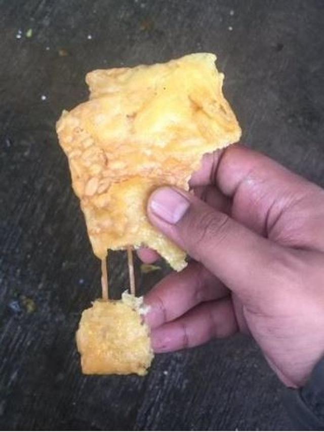 6 Potret Beli Makanan Dapat Bonus Tak Terduga Ini Bikin Heran