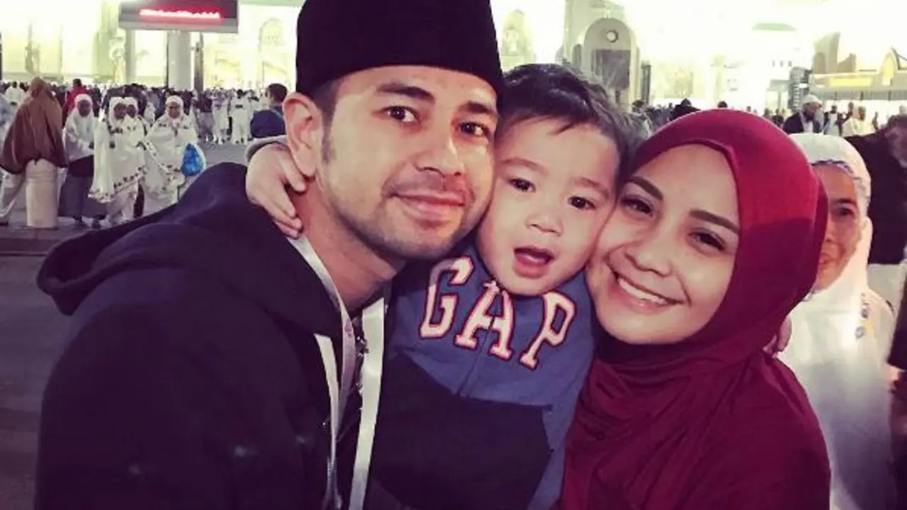 [Bintang] Raffi Ahmad, Rafathar, dan Nagita Slavina