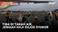 Masya Allah, Rombongan Jemaah Haji Sujud Syukur Pasca Pulang Ke Indonesia