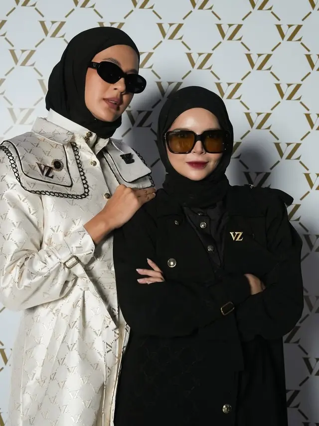 6 Potret Paula Verhoeven Kembali Melenggang di Runway Vivi Zubedi, Elegan dalam Nuansa Monokrom