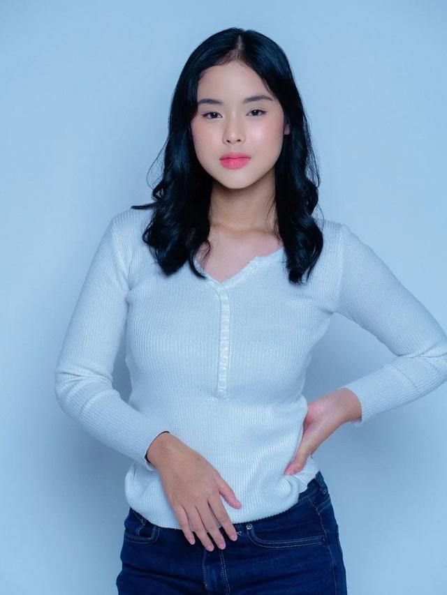 6 Potret Terbaru Moira Pemeran Adik Milea di Dilan 1990, Lama Tak Muncul