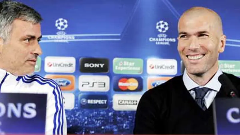 Jose Mourinho dan Zinedine Zidane (© AFP 2011)
