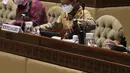 Menteri Dalam Negeri (Mendagri) Tito Karnavian (kanan) menghadiri rapat dengar pendapat (RDP) dengan Komisi II di gedung DPR RI, Jakarta, Selasa (19/1/2021). Rapat tersebut membahas evaluasi pelaksanaan pemilihan kepala daerah (Pilkada) 2020 pada 9 Desember  lalu. (Liputan6.com/Angga Yuniar)