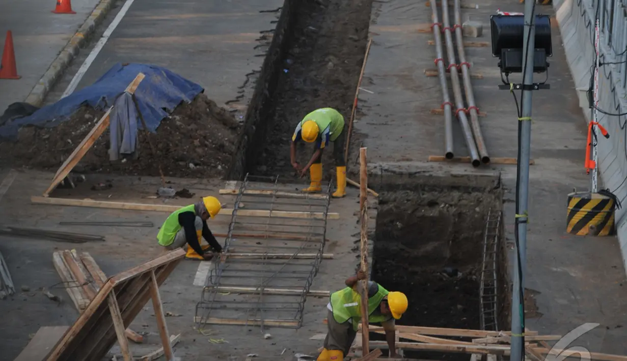 Pemprov DKI terus mengebut pembangunan  proyek Mass Rapid Transit (MRT) salah satunya di kawasan Senayan, Jakarta, Selasa (2/9/2014) (Liputan6.com/Johan Tallo)