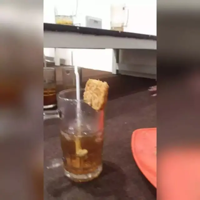 6 Cara Unik Menikmati Es Teh Ini Absurd Banget, Kocak