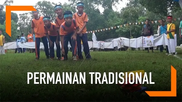 Ratusan siswa SD dari berbagai sekolah terlihat asyik bermain permainan tradisional di akhir pekan pada sebuah acara bertajuk Fit Olympic Madurasa.