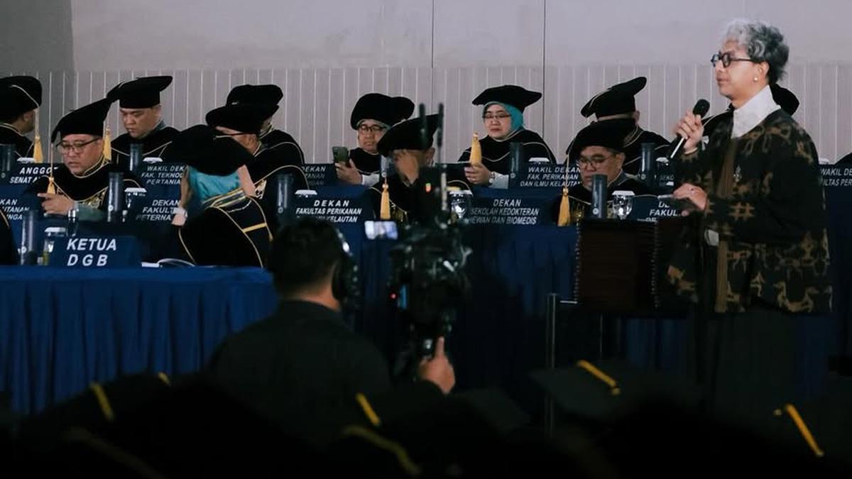 Makna Toga Baru IPB Rancangan Didiet Maulana, Pakai Tenun yang Menggambarkan Keindahan Alam Indonesia