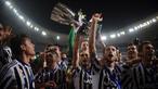 Juventus berhasil menjuarai Piala Super Italia 2015 setelah mengalahkan Lazio dengan skor akhir 2-0 di Stadion Shanghai, Tiongkok. Sabtu (8/8/2015). (AFP Photo/Johanne Eisele)