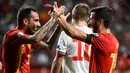 Striker Spanyol, Paco Alcacer, merayakan gol yang dicetaknya ke gawang Kepulauan Faroe pada laga Kualifikasi Piala Eropa 2020 di Stadion El Molinon, Gijon, Minggu (8/9). Spanyol menang 4-0 atas Kepulauan Faroe. (AFP/Miguel Riopa)