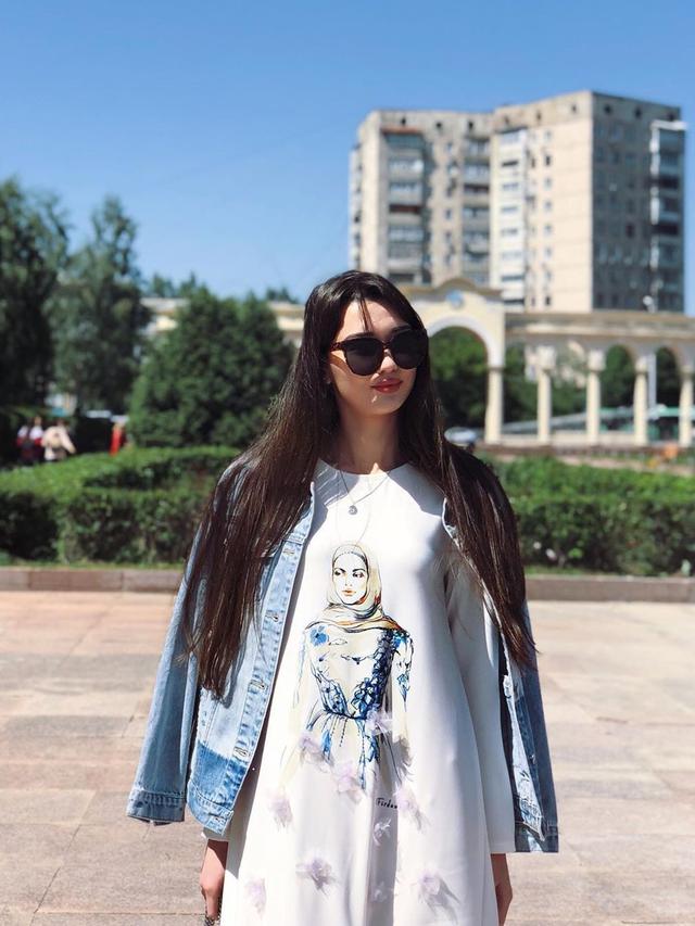 Sempat Viral, Ini 6 Potret Terbaru Pevoli Cantik Sabina Altynbekova