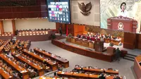 Suasana rapat paripurna ke-26 masa persidangan V tahun 2021-2022 di Kompleks Parlemen, Senayan, Jakarta, Kamis (30/6/2022). Rapat membahas penyampaian hasil pembahasan pembicaraan pendahuluan RAPBN tahun 2023 serta rencana kerja pemerintah, penyampaian pemerintah atas RUU tentang pertanggungjawaban pelaksanaan APBN 2021. (Liputan6.com/Angga Yuniar)