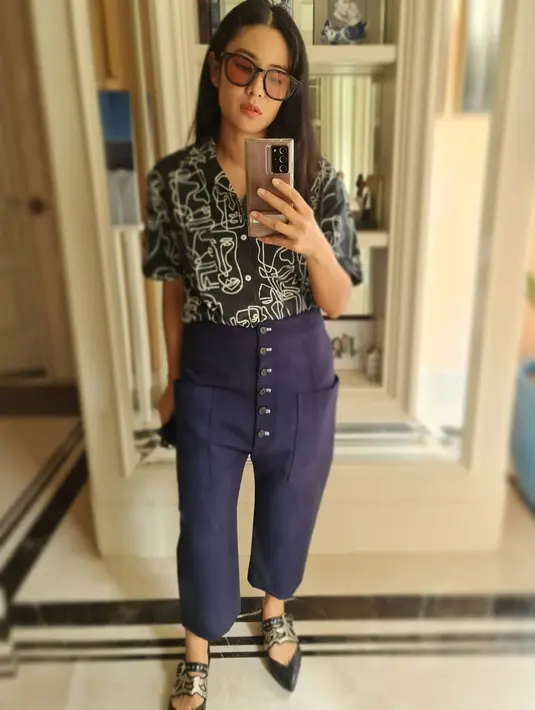 Dalam channel Youtube Daniel Mananta, Dian mengatakan kehidupannya selama pandemi Covid-19 ini berjalan lebih pelan dari biasanya. Tuntutan untuk beradaptasi dengan kebiasaan baru pun mengubah tatanan hidup bermasyarakat. (Instagram/therealdisastr)