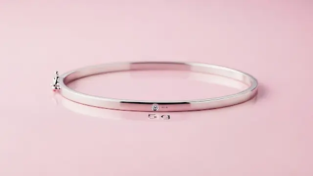 Gelang Emas Putih dengan Sentuhan Berlian Mini